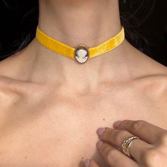 Victorian Yellow Velvet Cameo Choker - Picture 1 of 7
